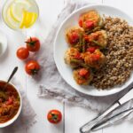 découvrez le sarrasin, une graine nutritive et polyvalente, idéale pour vos recettes saines. riches en protéines et sans gluten, le sarrasin apporte une touche délicieuse à vos plats, des salades aux galettes. apprenez ses bienfaits et comment l'intégrer facilement dans votre alimentation.