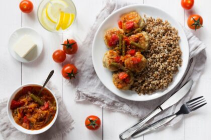découvrez le sarrasin, une graine nutritive et polyvalente, idéale pour vos recettes saines. riches en protéines et sans gluten, le sarrasin apporte une touche délicieuse à vos plats, des salades aux galettes. apprenez ses bienfaits et comment l'intégrer facilement dans votre alimentation.
