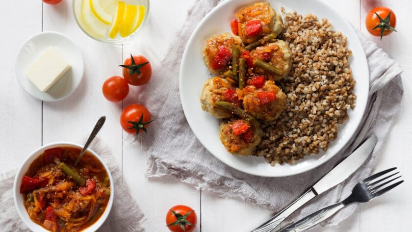 découvrez le sarrasin, une graine nutritive et polyvalente, idéale pour vos recettes saines. riches en protéines et sans gluten, le sarrasin apporte une touche délicieuse à vos plats, des salades aux galettes. apprenez ses bienfaits et comment l'intégrer facilement dans votre alimentation.