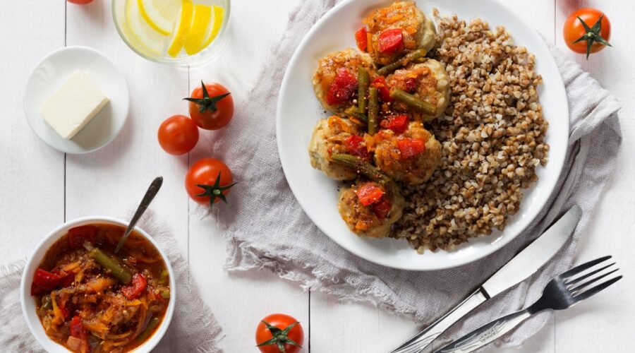découvrez le sarrasin, une graine nutritive et polyvalente, idéale pour vos recettes saines. riches en protéines et sans gluten, le sarrasin apporte une touche délicieuse à vos plats, des salades aux galettes. apprenez ses bienfaits et comment l'intégrer facilement dans votre alimentation.