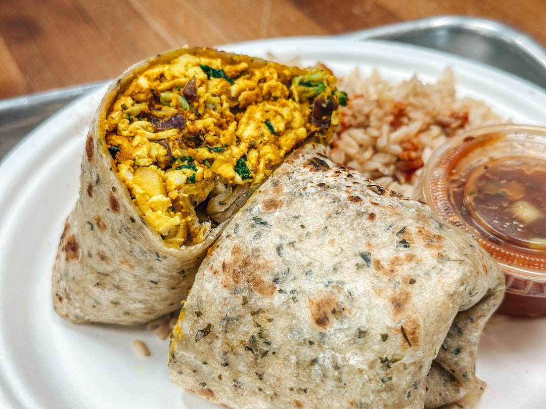 découvrez la délicieuse expérience des burritos, une spécialité mexicaine alliant tortilla, viande, légumes et sauces savoureuses. parfait pour un repas rapide ou une soirée conviviale, les burritos sauront ravir vos papilles avec des saveurs authentiques et variées.
