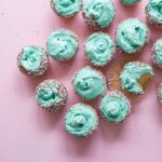 découvrez notre délicieuse sélection de cakes faits maison, alliant moelleux et saveurs variées pour combler toutes vos envies sucrées. parfaits pour vos goûters, anniversaires ou toute occasion festive, nos cakes sont préparés avec soin et passion. faites plaisir à vos proches avec une bouchée de bonheur!