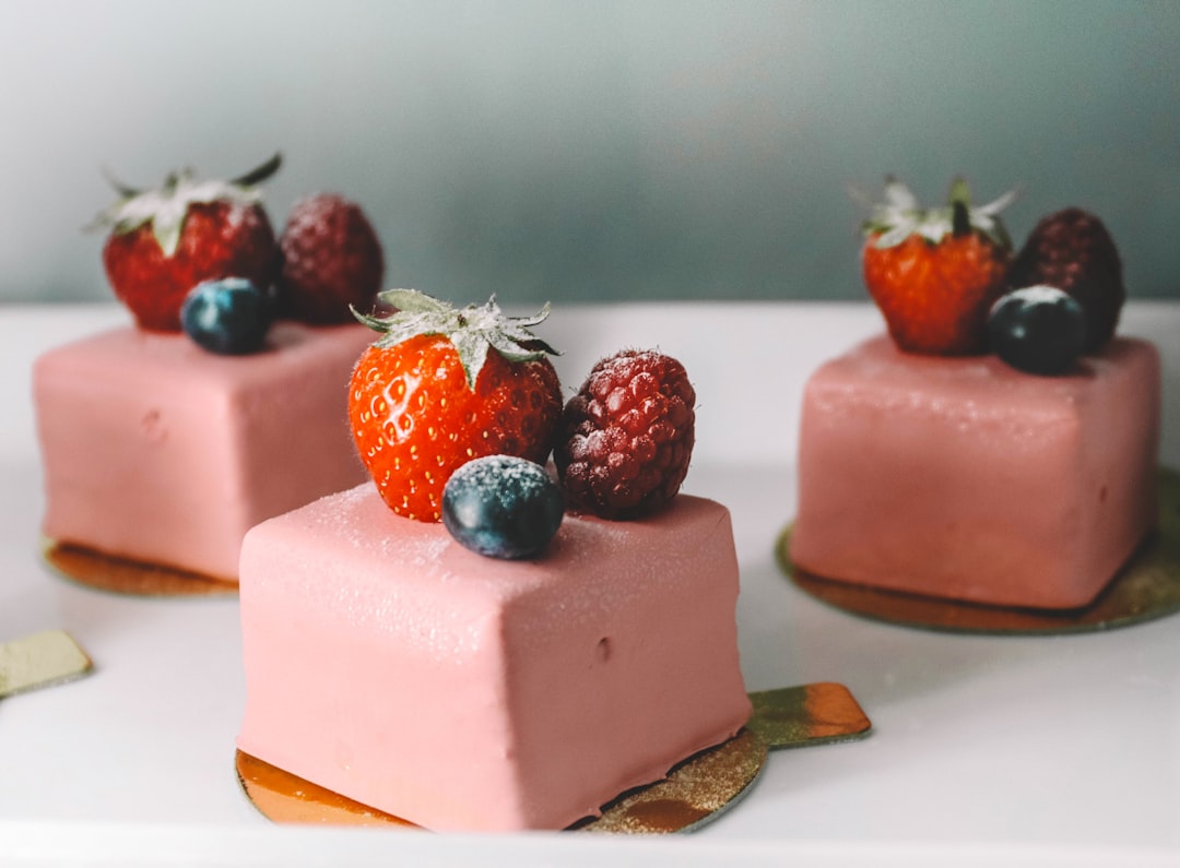 découvrez nos délicieuses recettes de cake, parfaites pour toutes les occasions. que ce soit un cake moelleux au chocolat, un cake aux fruits frais ou une version salée, régalez vos amis et votre famille avec des préparations simples et savoureuses.