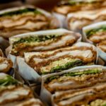 découvrez notre délicieux sandwich au poulet, préparé avec des ingrédients frais et savoureux. parfait pour un déjeuner rapide ou un snack gourmand, ce sandwich allie tendreté du poulet grillé et garnitures savoureuses pour une expérience gustative inoubliable.