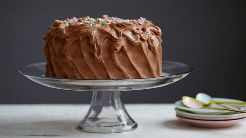 découvrez notre délicieuse recette de gâteau au chocolat, un dessert irrésistible qui comblera les amateurs de chocolat. facile à préparer, ce gâteau moelleux et fondant fera le bonheur de vos proches lors de toutes vos occasions spéciales.