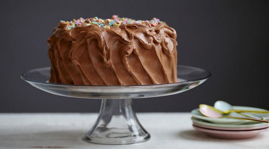 découvrez notre délicieuse recette de gâteau au chocolat, un dessert irrésistible qui comblera les amateurs de chocolat. facile à préparer, ce gâteau moelleux et fondant fera le bonheur de vos proches lors de toutes vos occasions spéciales.