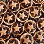 découvrez des recettes de noël irrésistibles pour ravir vos proches ! que vous cherchiez des plats traditionnels, des desserts festifs ou des idées originales, notre sélection vous aidera à créer un repas mémorable pour les fêtes.