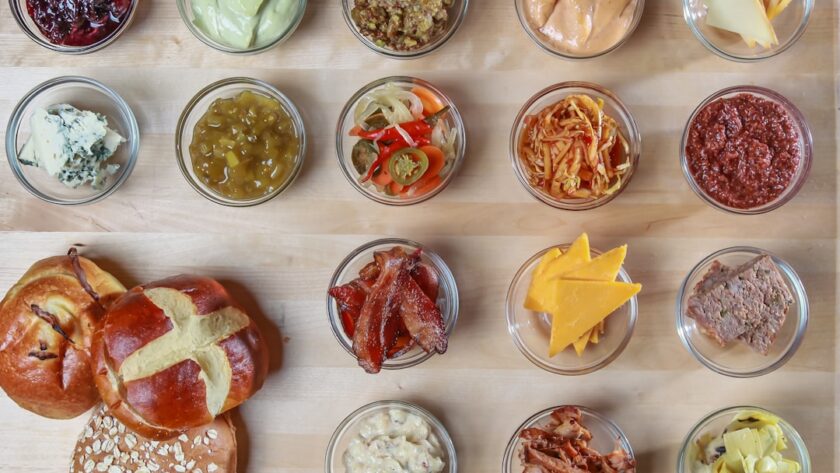 découvrez l'univers savoureux du chutney, ces délicieuses préparations à base de fruits et d'épices qui rehausseront vos plats. apprenez à créer des chutneys maison pour accompagner viandes, fromages et plats végétariens.