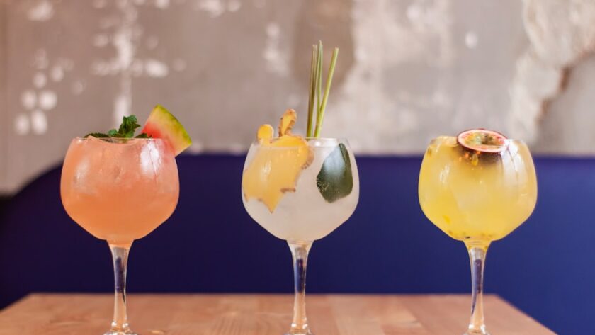 découvrez une sélection de cocktails raffinés et savoureux, parfaite pour toutes les occasions. explorez des recettes créatives, des conseils de préparation et les meilleurs ingrédients pour épater vos invités avec des créations uniques et délicieuses.