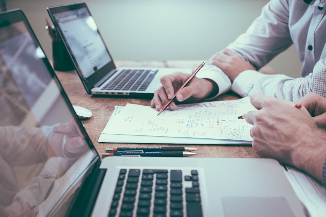 découvrez l'importance de la collaboration dans le monde professionnel et comment elle peut transformer les dynamiques d'équipe, stimuler la créativité et améliorer les résultats. apprenez les meilleures pratiques pour favoriser un environnement collaboratif efficace.