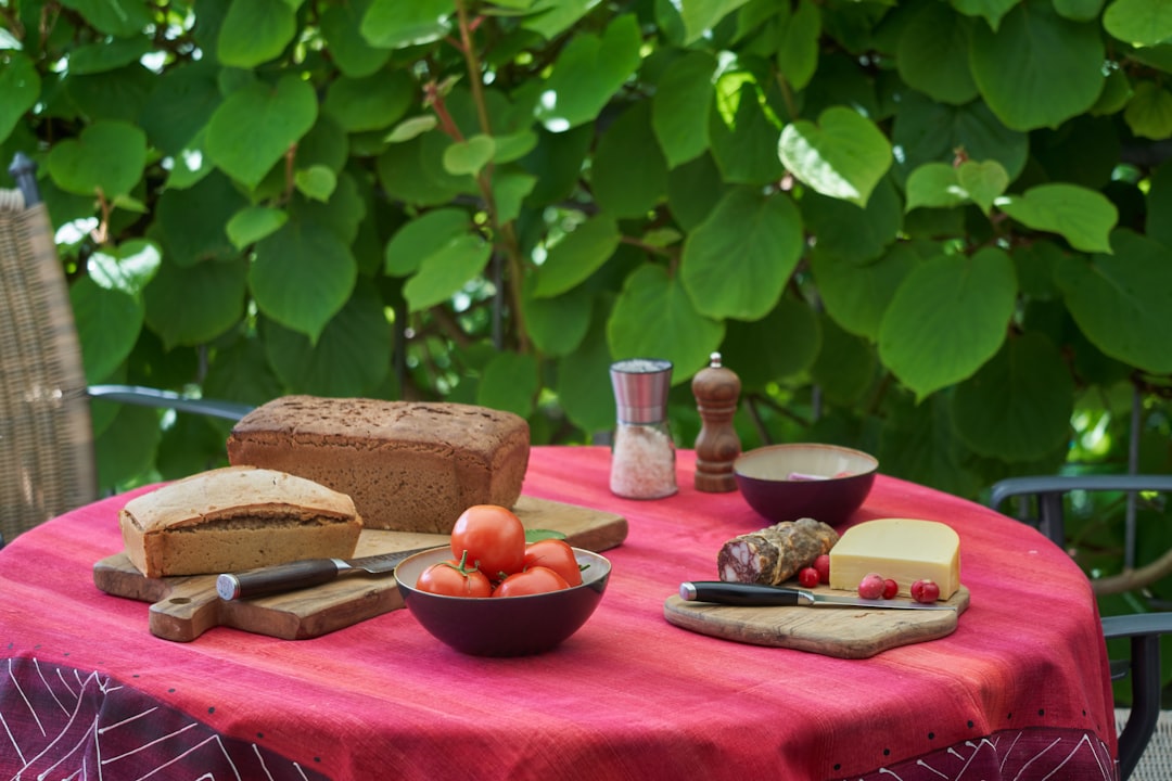 découvrez l'univers réconfortant de la comfort food : des plats généreux et savoureux qui apaisent l'âme, réchauffent le cœur et rappellent les souvenirs d'enfance. laissez-vous séduire par des recettes simples et délicieuses qui apportent du réconfort à chaque bouchée.