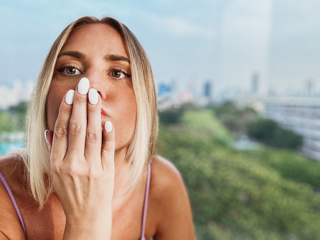 découvrez des remèdes naturels et efficaces contre la toux. apprenez des astuces simples pour soulager vos symptômes et améliorer votre confort respiratoire rapidement.