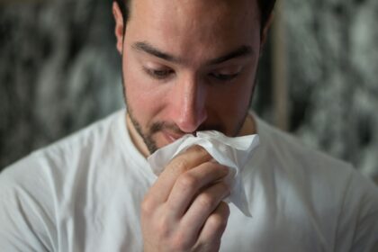 découvrez des remèdes naturels efficaces contre la toux. soulagez votre gorge irritée et retrouvez votre confort respiratoire grâce à nos conseils et recettes faciles à réaliser.