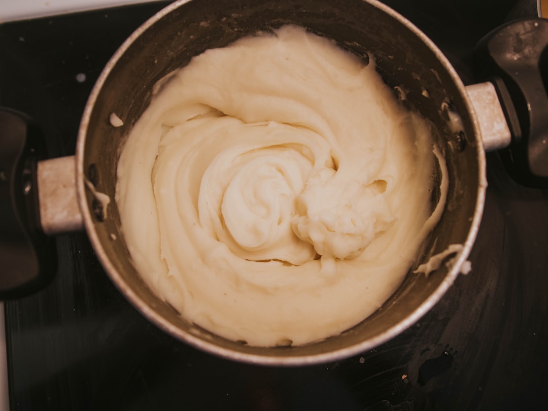 découvrez notre délicieuse recette de risotto crémeux, un plat réconfortant qui saura ravir vos papilles. préparé avec des ingrédients frais et un soupçon de parmesan, ce risotto crémeux est parfait pour un dîner en famille ou entre amis.