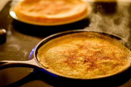 découvrez des recettes de crêpes délicieuses et variées, idéales pour toutes les occasions. que vous soyez fan de crêpes sucrées ou salées, apprenez à les préparer facilement et régalez vos proches avec des saveurs alléchantes.