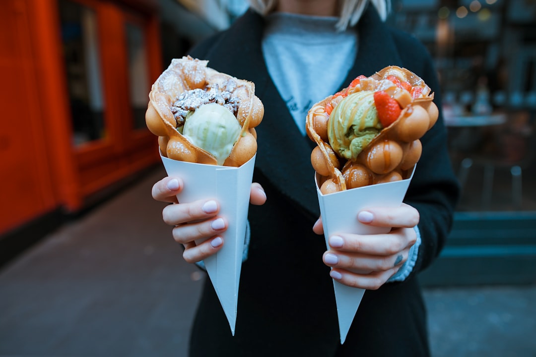 découvrez le monde irrésistible des crêpes : recettes délicieuses, astuces de préparation et garnitures savoureuses pour régaler vos convives. que ce soit en version sucrée ou salée, laissez-vous tenter par la magie de ces délices français incontournables.