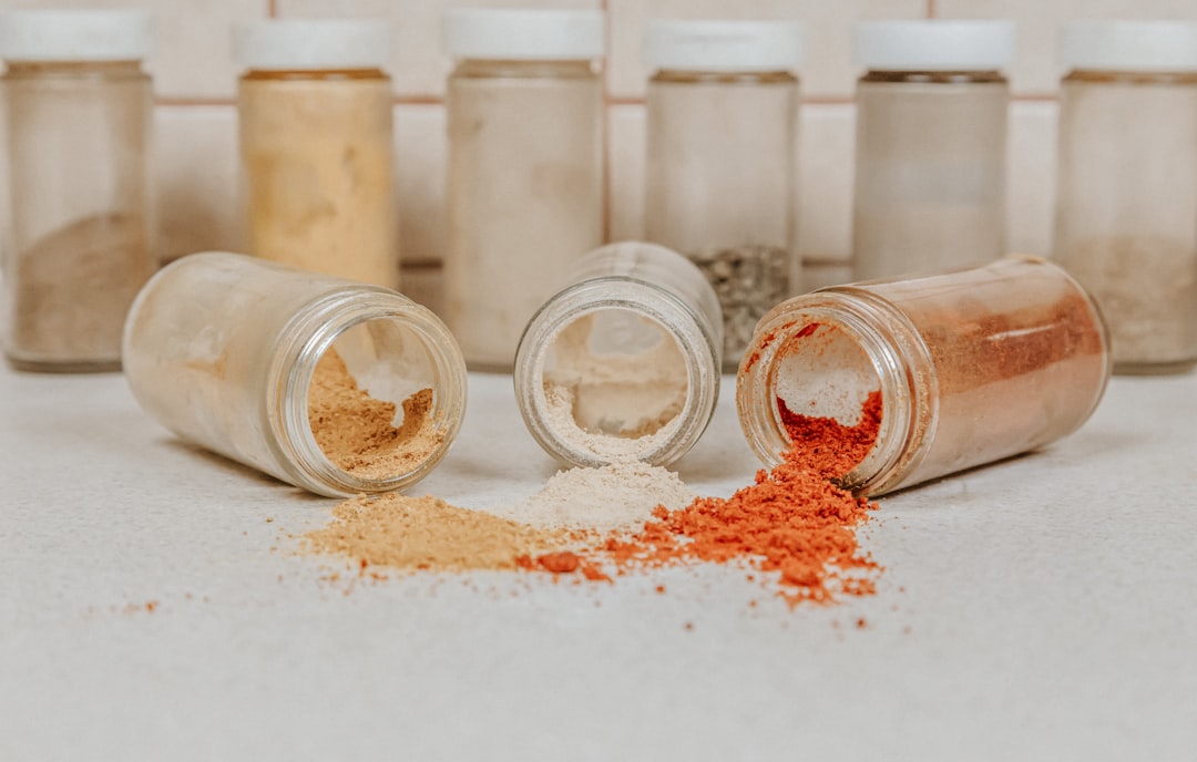 découvrez les secrets du cumin, cette épice aromatique aux multiples bienfaits. apprenez comment l'utiliser en cuisine pour rehausser vos plats de ses saveurs uniques et explorez ses propriétés santé. idéal pour les amateurs de cuisine épicée et saine!