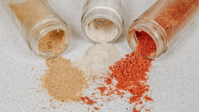 découvrez le cumin, une épice aux multiples bienfaits qui rehausse le goût de vos plats tout en offrant des propriétés digestives et antioxydantes. apprenez à l'utiliser en cuisine et explorez ses origines et ses valeurs nutritionnelles.