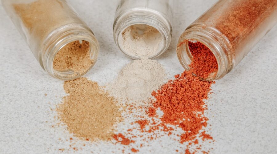 découvrez le cumin, une épice aux multiples bienfaits qui rehausse le goût de vos plats tout en offrant des propriétés digestives et antioxydantes. apprenez à l'utiliser en cuisine et explorez ses origines et ses valeurs nutritionnelles.
