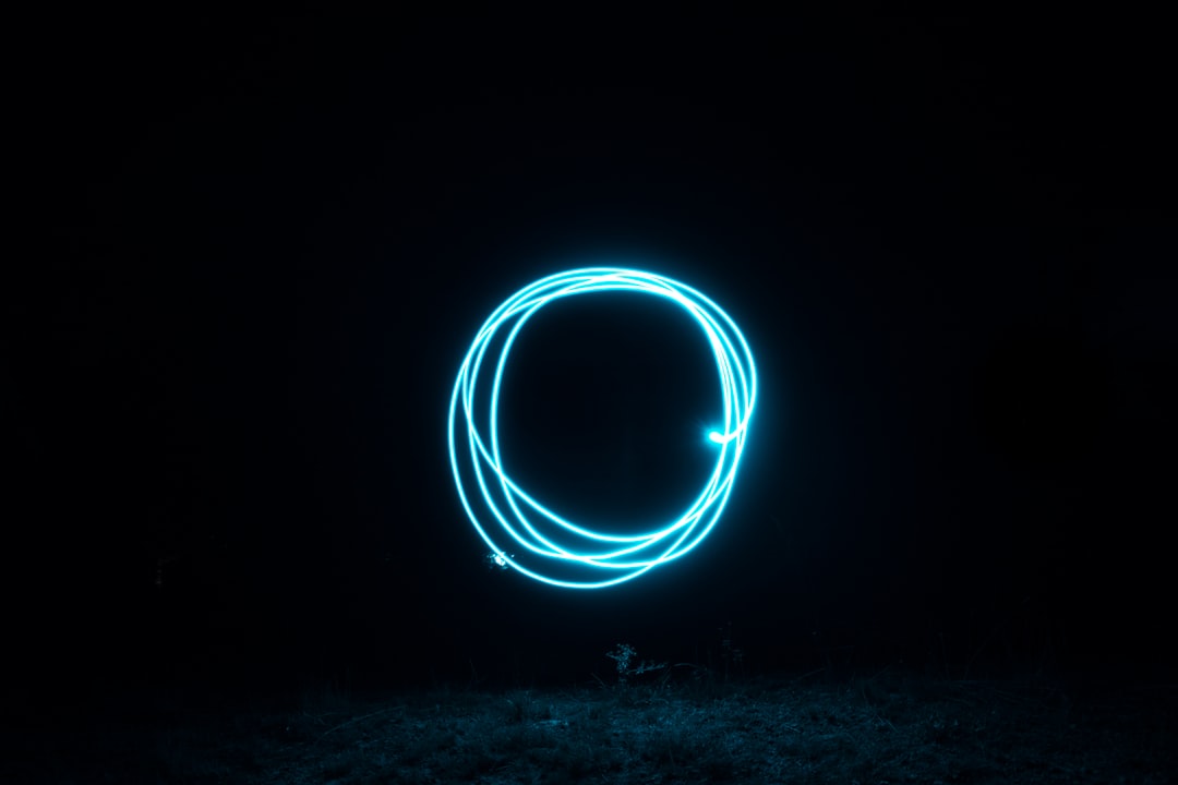 découvrez nos conseils et solutions efficaces pour atténuer les cernes. apprenez à réduire l'apparence des cernes sombres sous les yeux et à retrouver un regard lumineux grâce à des astuces beauté et des soins adaptés.
