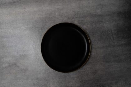 découvrez des solutions efficaces pour atténuer les cernes sous les yeux. apprenez les causes des cernes sombres et explorez des astuces beauté, soins et remèdes naturels pour retrouver un regard lumineux et reposé.