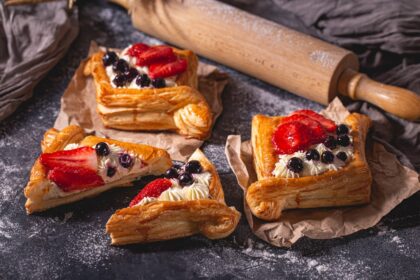 découvrez un monde irrésistible de desserts délicats et savoureux ! que vous soyez amateur de douceurs crémeuses, de gâteaux moelleux ou de fruits frais, notre sélection de recettes vous séduira. laissez-vous tenter par des créations sucrées qui émerveilleront vos papilles et apporteront une touche gourmande à toutes vos occasions.