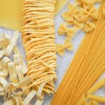 découvrez une recette de pâtes facile et rapide à préparer, parfaite pour les soirées pressées. apprenez à cuisiner des plats délicieusement savoureux en moins de 30 minutes. idéale pour les amateurs de cuisine simple et efficace !