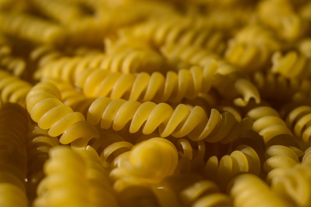 découvrez notre recette de pâtes facile qui ravira vos papilles en un rien de temps. parfaite pour les soirées rapides ou les dîners en famille, cette recette simple vous montre comment préparer des pâtes délicieuses avec des ingrédients courants. suivez nos instructions étape par étape et régalez-vous en moins de 30 minutes !