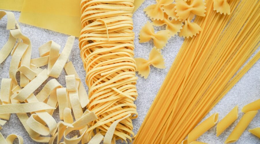 découvrez une recette de pâtes facile et rapide à préparer, parfaite pour les soirées pressées. apprenez à cuisiner des plats délicieusement savoureux en moins de 30 minutes. idéale pour les amateurs de cuisine simple et efficace !