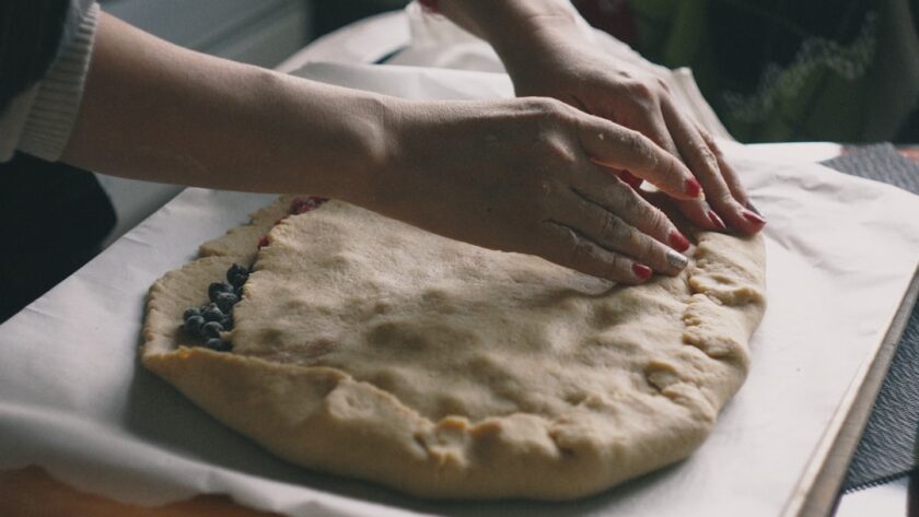 découvrez cette recette de tarte facile et délicieuse ! préparez un dessert irrésistible en quelques étapes simples, parfait pour les débutants en cuisine. idéal pour vos repas en famille ou entre amis, cette recette saura séduire tous les palais.