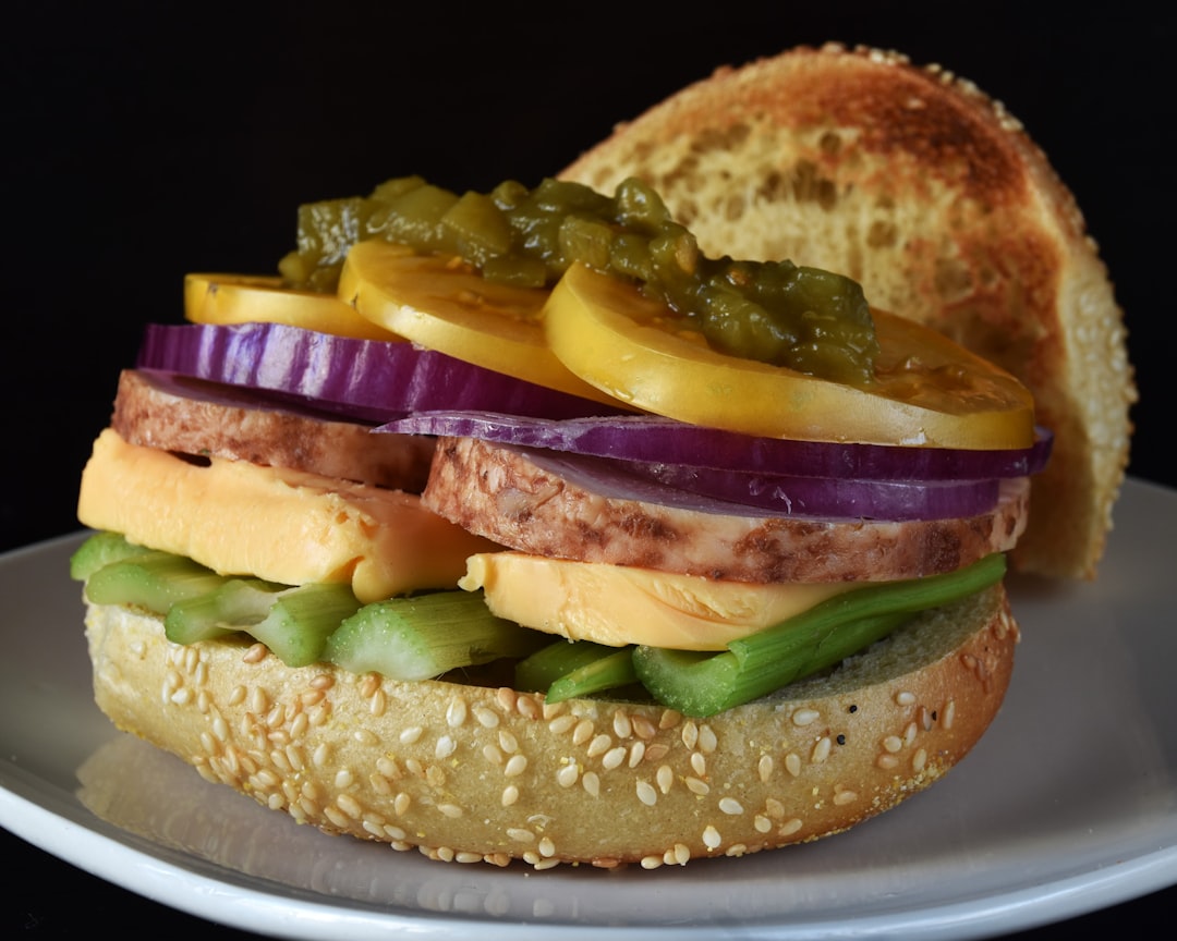 découvrez une recette de sandwich facile et rapide à préparer, idéale pour les déjeuners sur le pouce ou les pique-niques. en quelques étapes simples, réalisez un délicieux sandwich qui ravira vos papilles. parfait pour les gourmands et les pressés !