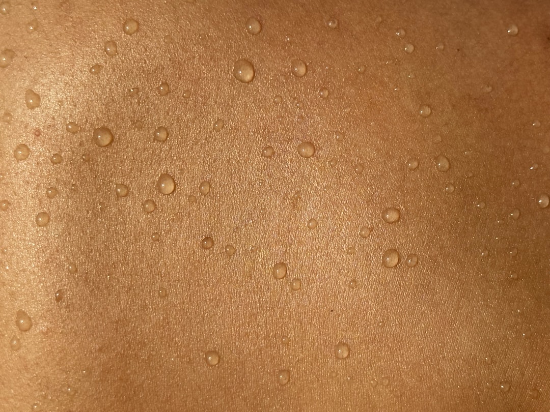 découvrez des informations essentielles sur l'eczéma, ses causes, ses symptômes et les traitements disponibles pour soulager cette affection cutanée. apprenez à mieux gérer votre peau et à retrouver un confort quotidien.