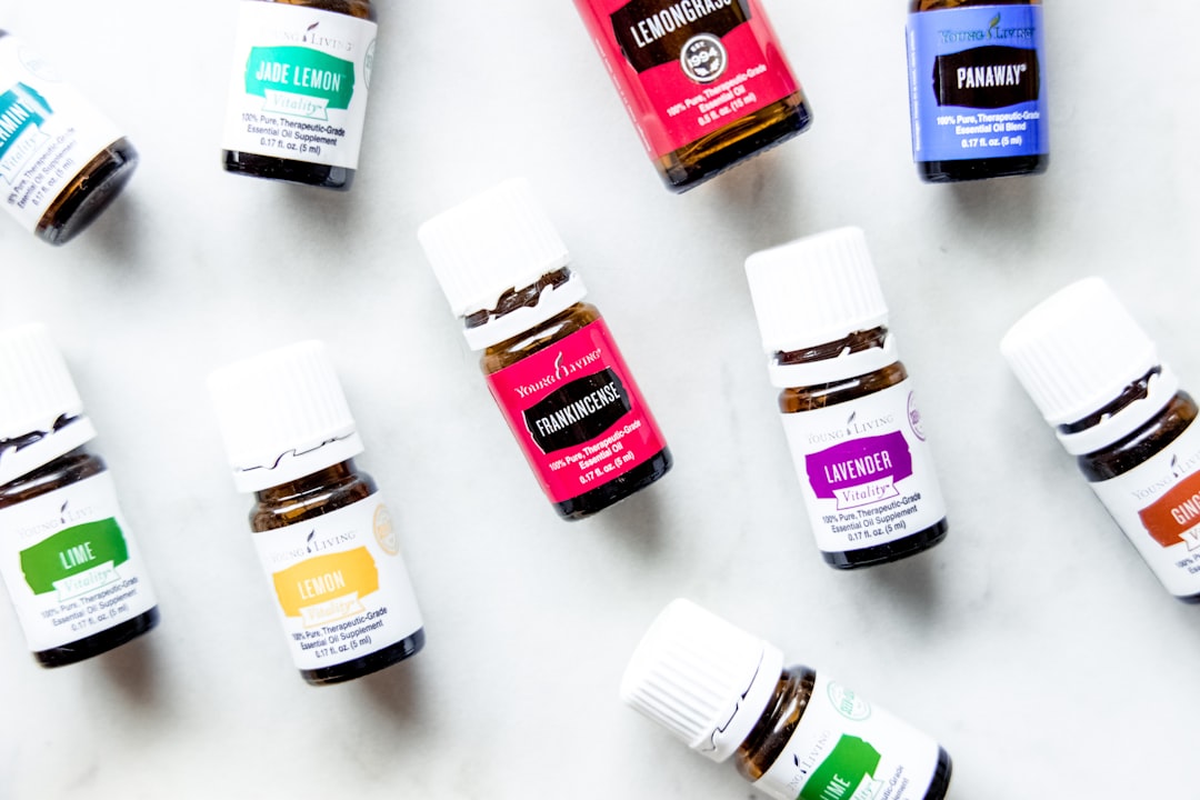 découvrez l'univers captivant des huiles essentielles : bienfaits, utilisations et conseils pour intégrer ces précieuses essences naturelles dans votre quotidien. transformez votre bien-être avec des solutions aromatiques adaptées à vos besoins.