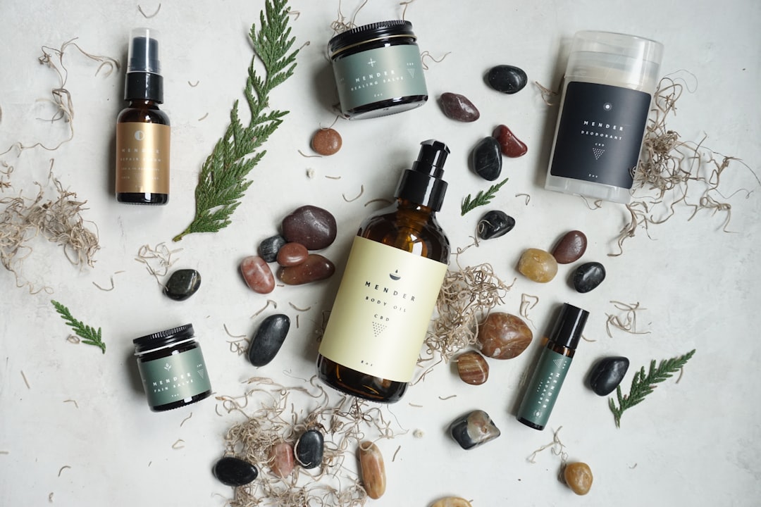 découvrez les bienfaits des huiles essentielles pour le bien-être au quotidien. apprenez à les utiliser pour soulager le stress, améliorer votre humeur et promouvoir une santé naturelle.