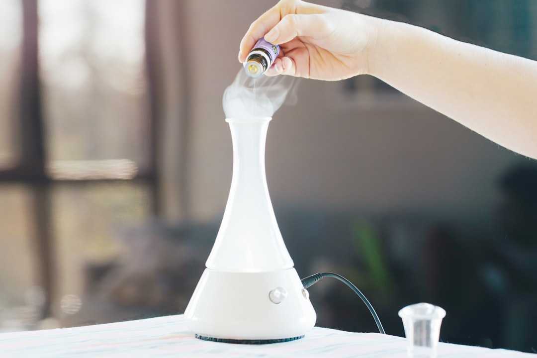 découvrez les bienfaits des huiles essentielles : des solutions naturelles pour le bien-être, la santé et la beauté. explorez notre sélection d'huiles pures, leurs propriétés et comment les utiliser au quotidien.