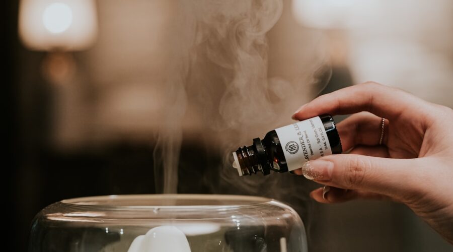 découvrez les bienfaits des huiles essentielles, des extraits naturels aux propriétés aromatiques et thérapeutiques. apprenez à les utiliser pour améliorer votre bien-être au quotidien.
