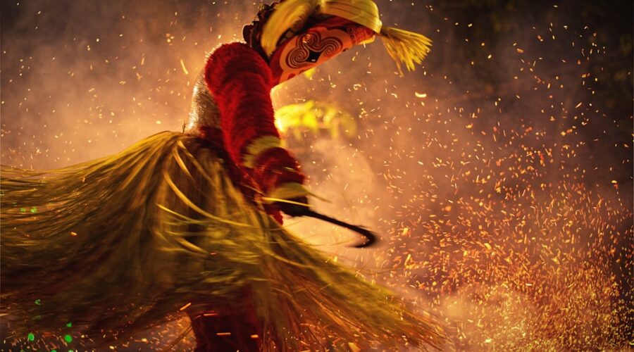 découvrez l'univers fascinant du folklore, une riche tapestry de traditions, de contes et de légendes qui transcendent les générations. plongez dans les récits populaires et les croyances qui façonnent les cultures à travers le monde.