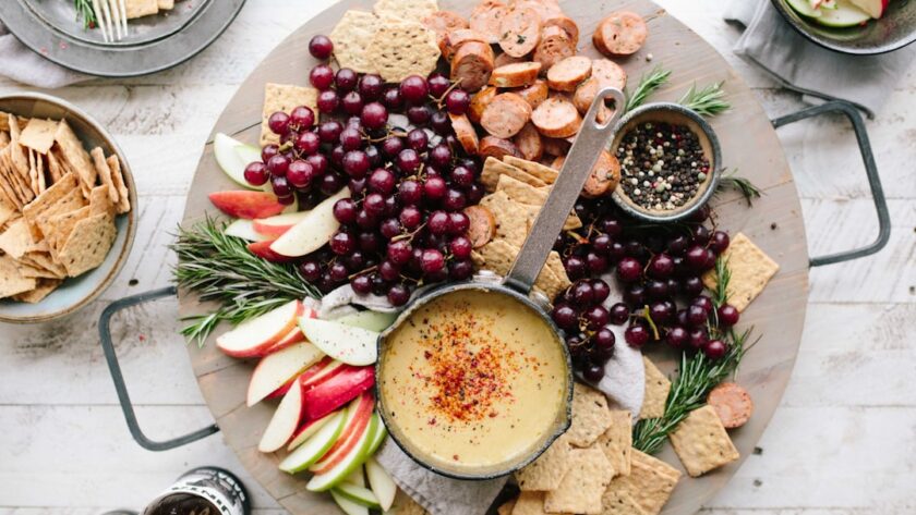 découvrez l'art de la fondue, un plat savoureux et convivial qui réunit vos amis et votre famille autour d'un caquelon fumant. apprenez les différentes recettes, les astuces pour une fondue réussie et les accompagnements incontournables pour une expérience gourmande inoubliable.
