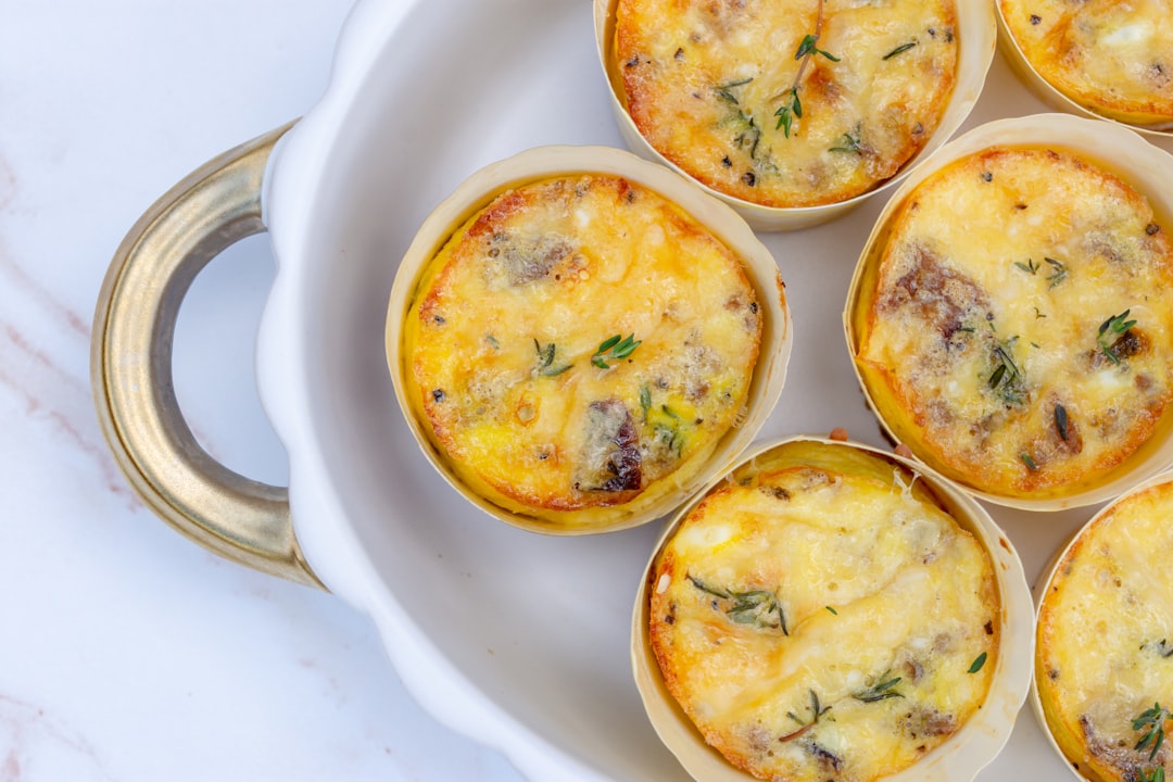découvrez notre délicieuse recette de frittata, un plat italien savoureux et facile à préparer. parfait pour un brunch, un déjeuner léger ou même un dîner, la frittata est une omelette garnie de légumes, fromages et viandes, qui ravira vos papilles. apprenez à la préparer en quelques étapes simples et personnalisez-la selon vos goûts!