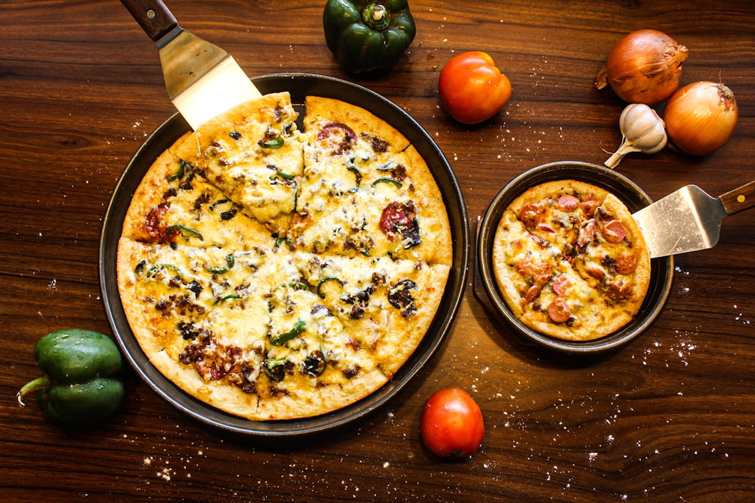 découvrez la frittata, un plat italien savoureux et versatile, parfait pour les brunchs ou un repas léger. apprenez à préparer cette omelette riche en légumes et protéines, et personnalisez-la selon vos goûts avec des ingrédients frais et délicieux.