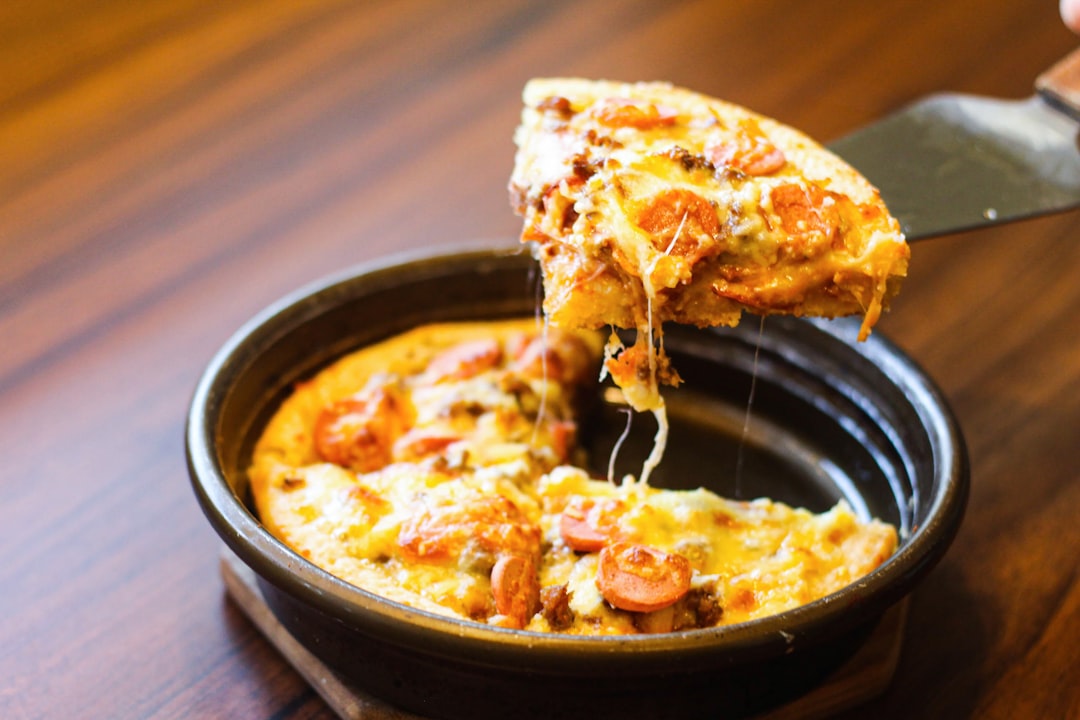 découvrez la frittata, un plat italien savoureux et polyvalent, parfait pour le petit-déjeuner, le brunch ou un repas léger. préparez cette omelette épaisse garnie de légumes frais, de fromages fondus et de délicieuses herbes pour régaler vos amis et votre famille. facile à réaliser, la frittata peut être personnalisée selon vos goûts, pour un moment de convivialité autour de la table.