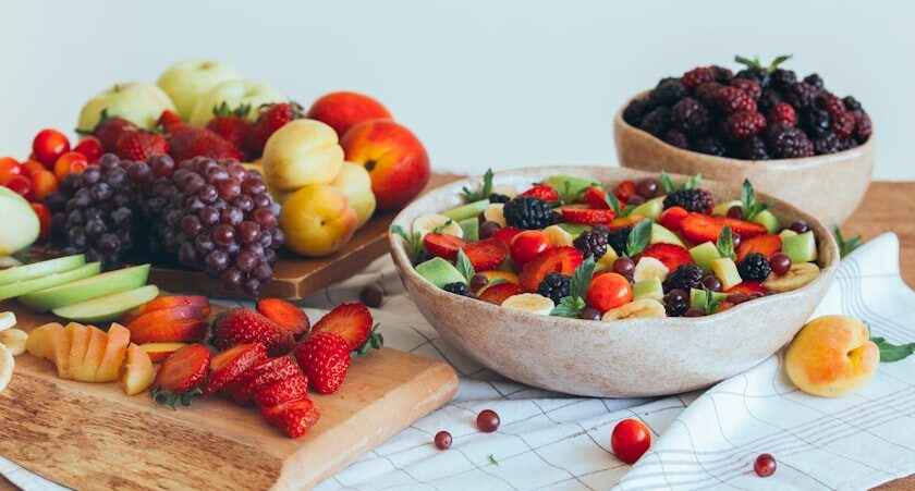 découvrez notre délicieuse recette de salade de fruits, un mélange frais et convivial de fruits juteux, parfait pour vos desserts d'été ou comme encas sain. réveillez vos papilles avec cette explosion de saveurs naturelles et colorées!