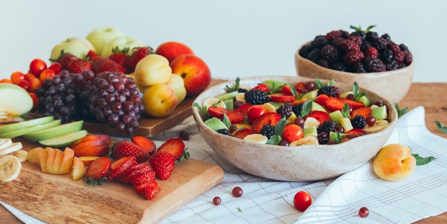découvrez notre délicieuse recette de salade de fruits, un mélange frais et convivial de fruits juteux, parfait pour vos desserts d'été ou comme encas sain. réveillez vos papilles avec cette explosion de saveurs naturelles et colorées!