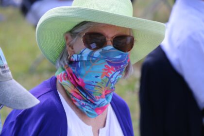 découvrez le masque de grand-mère, un soin facial inspiré des recettes traditionnelles. redécouvrez l'éclat de votre peau avec des ingrédients naturels et bienfaisants, pour un teint radieux et revitalisé, comme le faisait nos grands-mères.