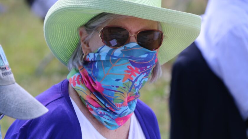 découvrez le masque de grand-mère, un soin facial inspiré des recettes traditionnelles. redécouvrez l'éclat de votre peau avec des ingrédients naturels et bienfaisants, pour un teint radieux et revitalisé, comme le faisait nos grands-mères.