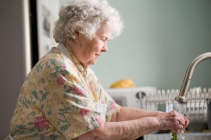 découvrez les remèdes naturels et les astuces bien-être de grand-mère pour prendre soin de votre santé au quotidien. plantes, infusions et conseils d'antan se réunissent pour vous offrir des solutions simples et efficaces à vos petits maux.