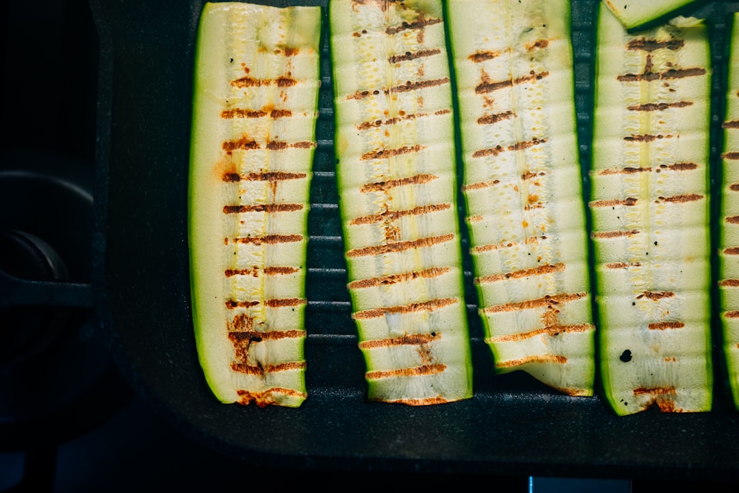 découvrez comment préparer des légumes grillés savoureux et sains. cette recette simple vous permettra de rehausser vos plats avec des saveurs délicieuses, idéales pour accompagner viandes et poissons ou pour servir en entrée.