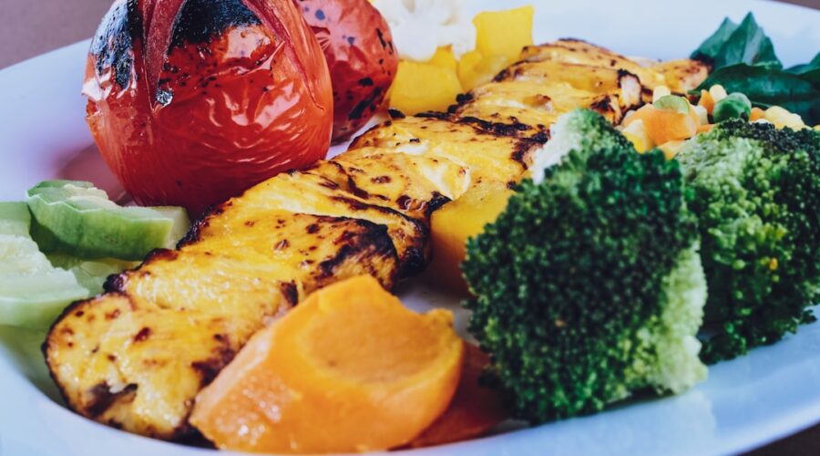 découvrez notre délicieuse recette de légumes grillés, une explosion de saveurs qui met en valeur la fraîcheur des saisons. parfaits en accompagnement ou en plat principal, ces légumes rôtis au grill sauront séduire vos papilles avec leur goût authentique et leur texture parfaite.