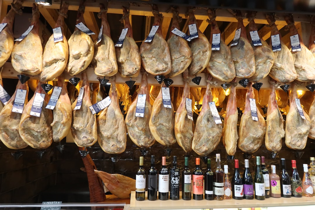 découvrez l'univers savoureux du jambon : recettes délicieuses, astuces de préparation et conseils de dégustation pour apprécier ce charcuterie emblématique. que vous soyez amateur de jambon cru ou cuit, trouvez l'inspiration pour sublimer vos plats.