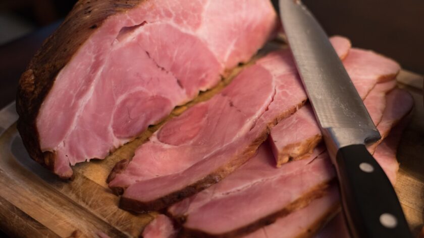 découvrez tout sur le jambon : ses variétés, ses recettes savoureuses et ses bienfaits nutritionnels. apprenez à choisir le meilleur jambon pour vos plats et explorez des idées originales pour le déguster au quotidien.